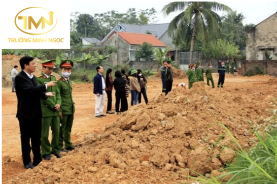 Việc cưỡng chế thực hiện quyết định thu hồi đất có được tiến hành trong trường hợp người bị cưỡng chế vắng mặt khi giao quyết định không? (Ảnh minh hoạ)
