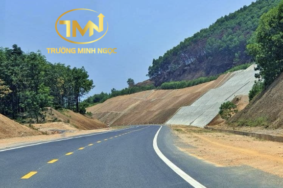 Đất hành lang an toàn đường bộ chưa được Nhà nước thu hồi thì người sử dụng đất có được tiếp tục sử dụng không? (Ảnh minh hoạ)