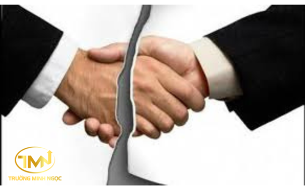 Doanh nghiệp bị giải thể thì hợp đồng lao động giữa doanh nghiệp và người lao động có bị chấm dứt không?