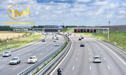 Quy định về sử dụng làn đường từ ngày 01/01/2025 (Ảnh minh hoạ)