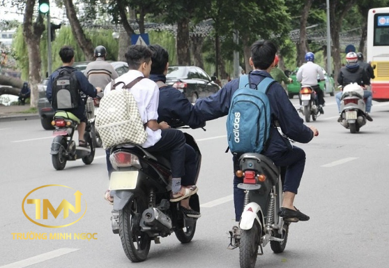 Mức phạt đối với người chưa đủ tuổi điều khiển xe tham gia giao thông từ ngày 01/01/2025? (Ảnh minh hoạ)