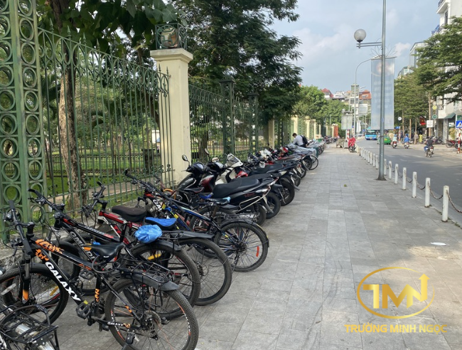 Mức phạt đối với lỗi đậu xe đạp trên vỉa hè từ ngày 01/01/2025 (Ảnh minh hoạ)