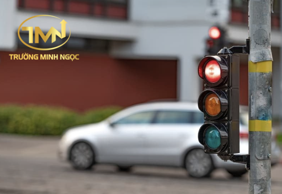 Từ ngày 01/01/2025, người vượt đèn đỏ thì bao lâu nhận được thông báo phạt nguội? (Ảnh minh hoạ)