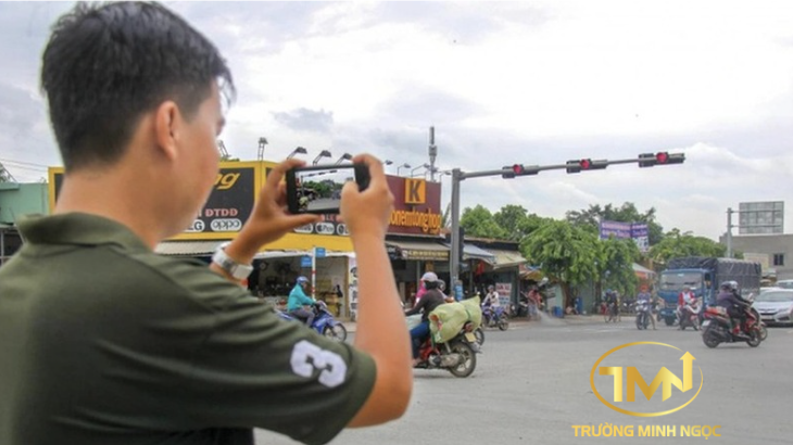Người dân có thể cung cấp thông tin hình ảnh vi phạm giao thông thông qua những hình thức nào? (Ảnh minh hoạ)