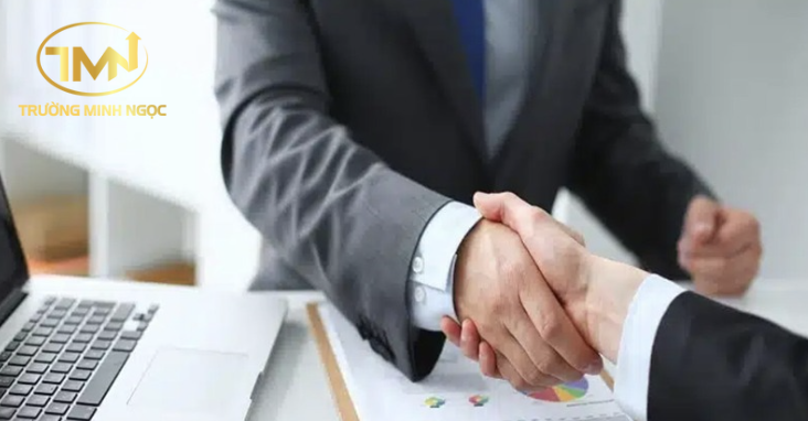 Sau khi hợp đồng dự án đầu tư có sử dụng đất có hiệu lực, bên mời thầu cần phải làm gì? (Ảnh minh hoạ)