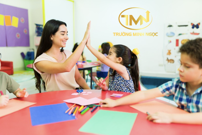 Dạy thêm ngoại ngữ không theo chương trình học trên trường có cần đăng kí kinh doanh không? (Ảnh minh hoạ)