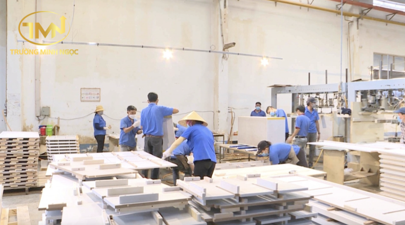 Công ty có được bắt buộc người lao động đi làm việc ngày Tết không? (Ảnh minh hoạ)