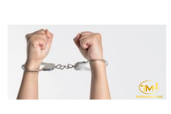 Hành vi phạm lỗi thô bạo trong trận đấu bóng đá có bị truy cứu trách nhiệm hình sự không?