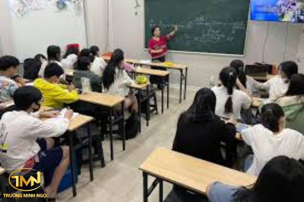 Việc dạy thêm, học thêm ngoài nhà trường được quy định như thế nào?