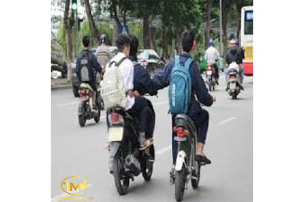 Chưa đủ tuổi lái xe gây tai nạn chết người có bị truy cứu trách nhiệm hình sự không?