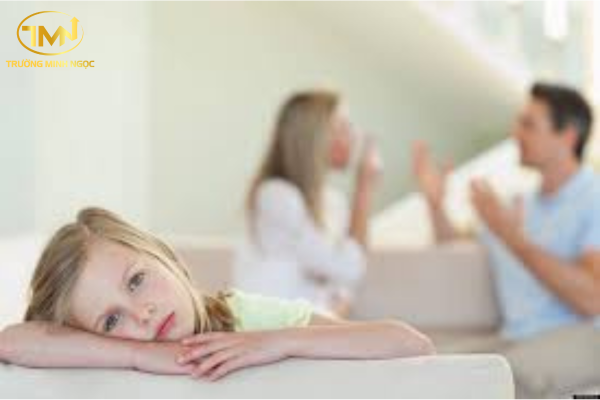 Con ngoài giá thú có bị hạn chế về hưởng thừa kế không?
